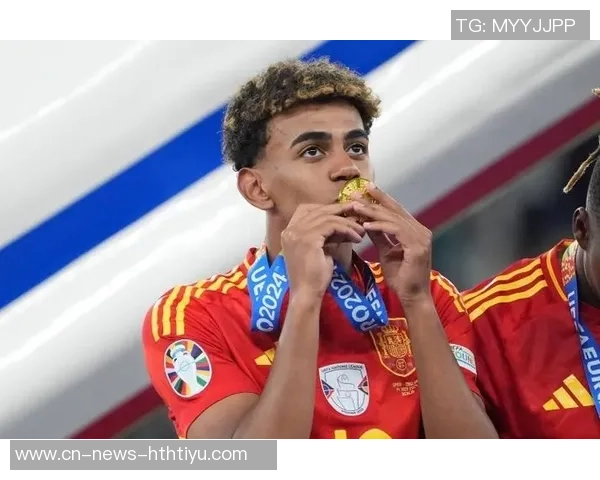 心系男友亚马尔复出战场女友热情助威全场目光聚焦 心系男友亚马尔复出战场女友热情助威全场目光聚焦