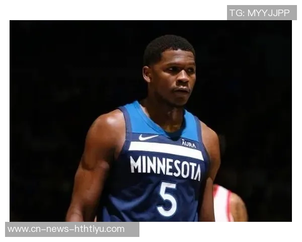 爱德华兹半场火力全开16投10中狂砍29分三分球命中率高达60 爱德华兹半场火力全开16投10中狂砍29分三分球命中率高达60