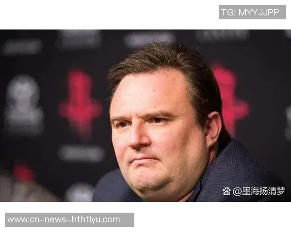 76人客战绿军登机照曝光恩比德微笑乌布雷粉色拖鞋引关注 76人客战绿军登机照曝光恩比德微笑乌布雷粉色拖鞋引关注